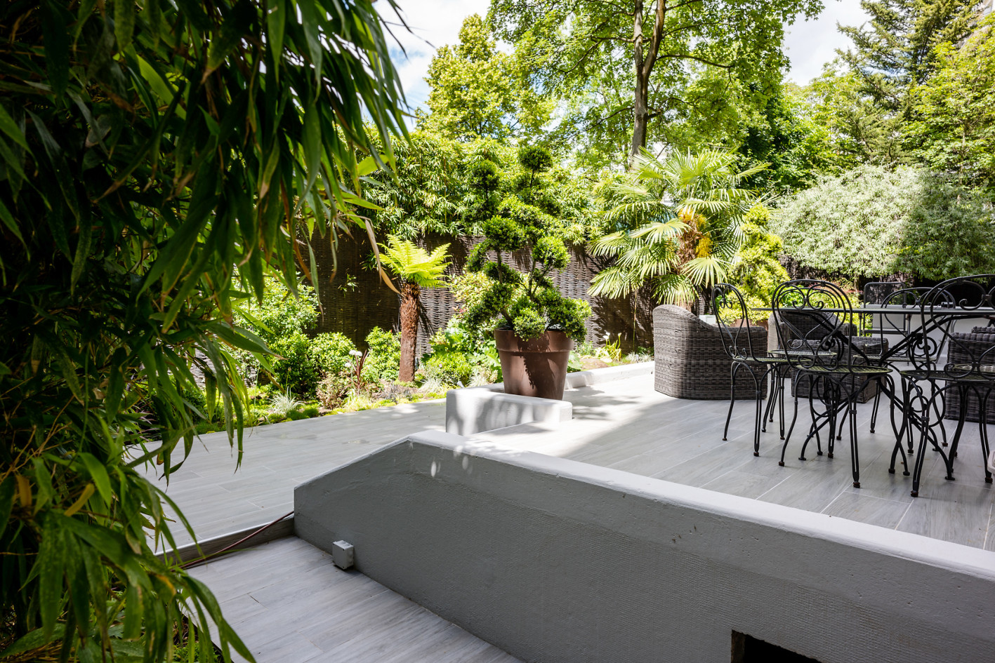 Entretien terrasse par un jardinier professionnel dans le Val d'Oise